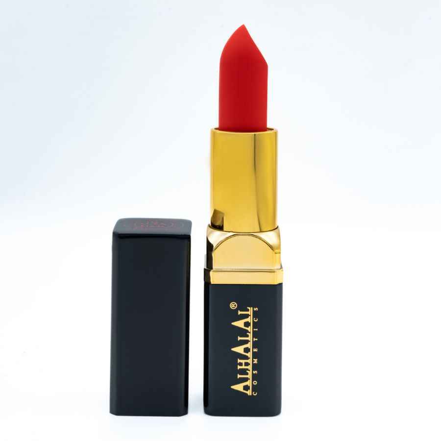 Rout Samt MILANO LIPSTICK vun Alhalal Cosmetics mat gëllener Hülle a schwaarzem Kapp.