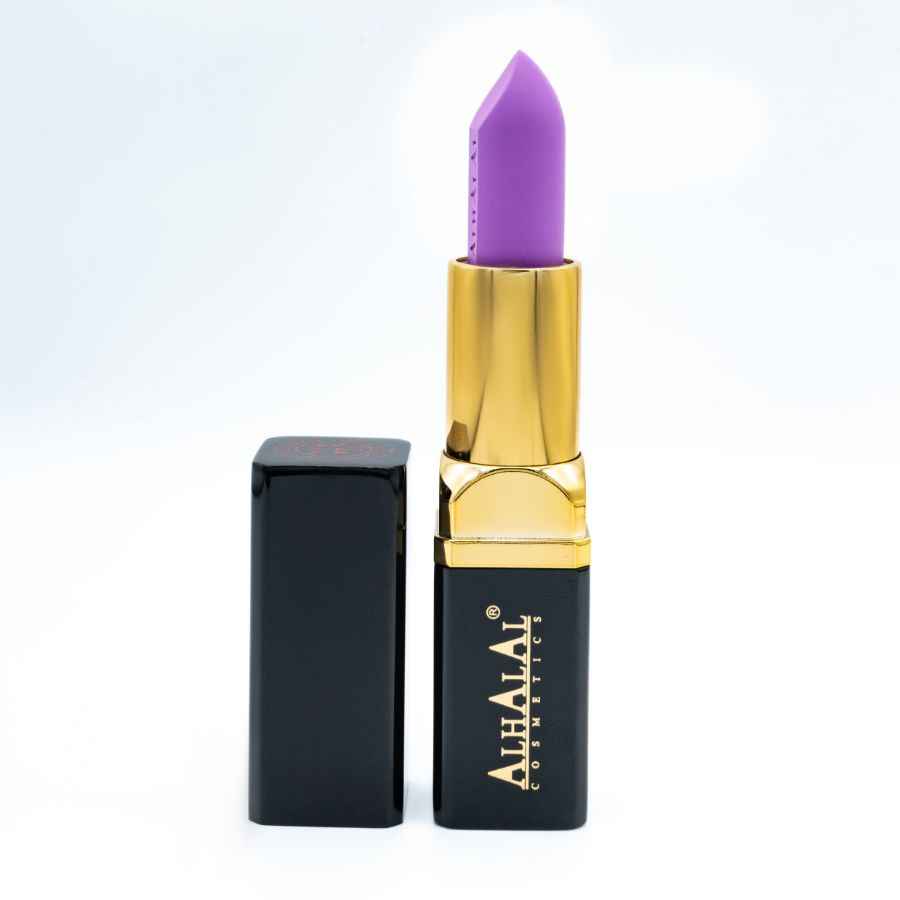 Alhalal Cosmetics lila Lëppestëft an enger Samttextur mat gëllenen a schwaarze Ärmel