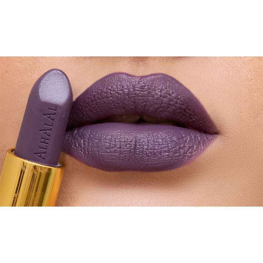 Alhalal Cosmetics lila Lëppestëft mat Velvet Finish op de Lëpsen an am Case